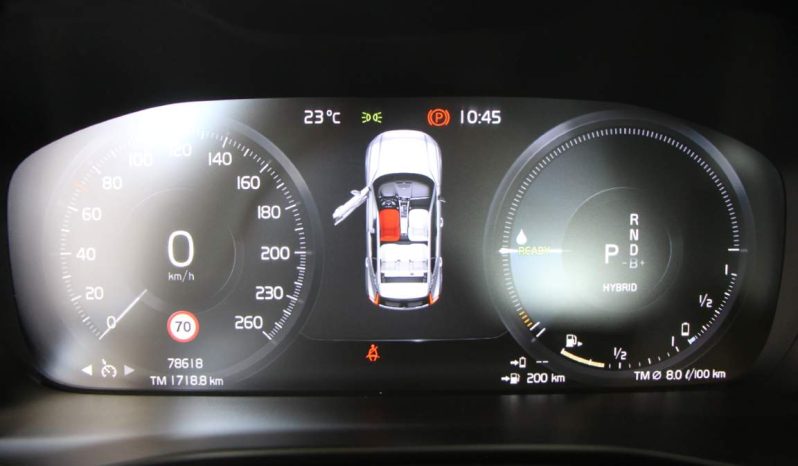 
								Volvo XC40 full									