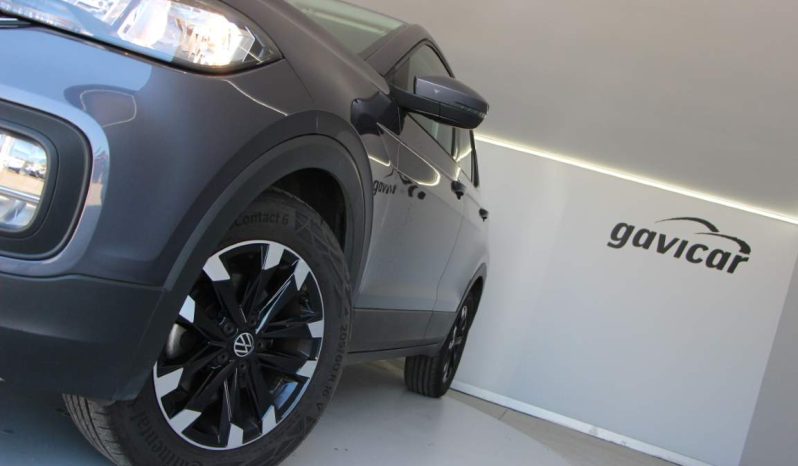 
								Volkswagen T-Cross full									