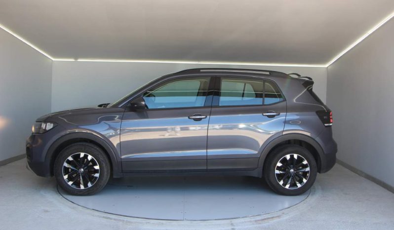 
								Volkswagen T-Cross full									