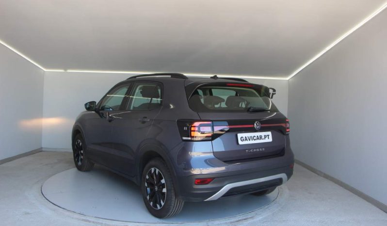 
								Volkswagen T-Cross full									