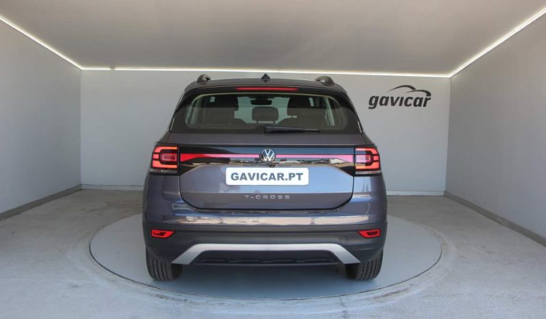 
								Volkswagen T-Cross full									