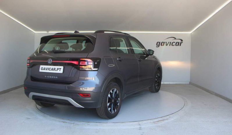 
								Volkswagen T-Cross full									