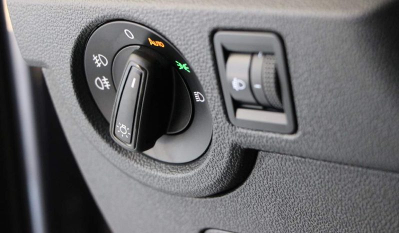 
								Volkswagen T-Cross full									