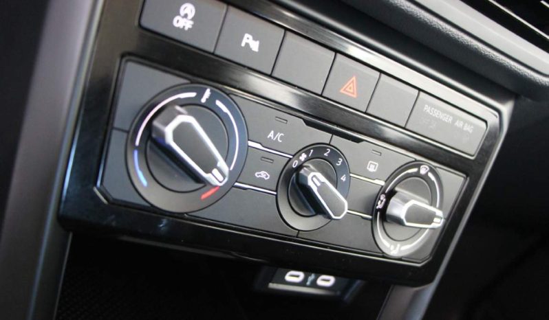 
								Volkswagen T-Cross full									