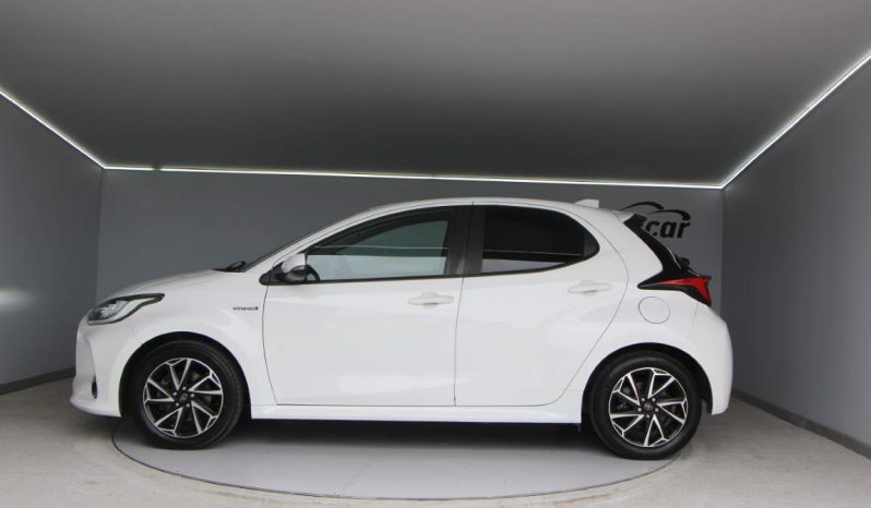 
								Toyota Yaris full									