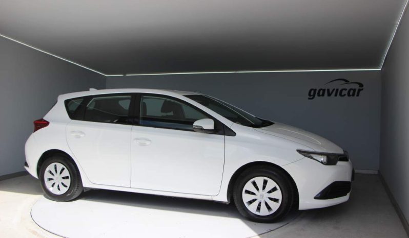 
								Toyota Auris full									