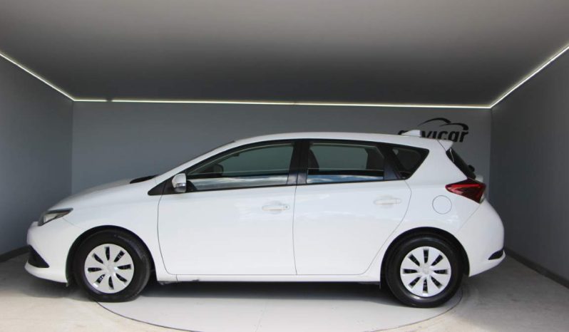 
								Toyota Auris full									