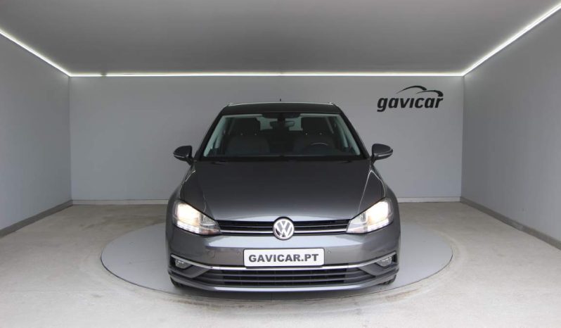 
								Volkswagen Golf full									