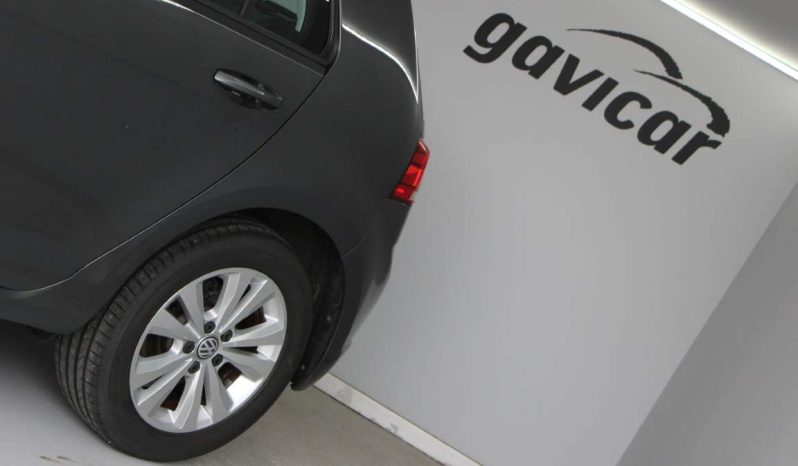 
								Volkswagen Golf full									
