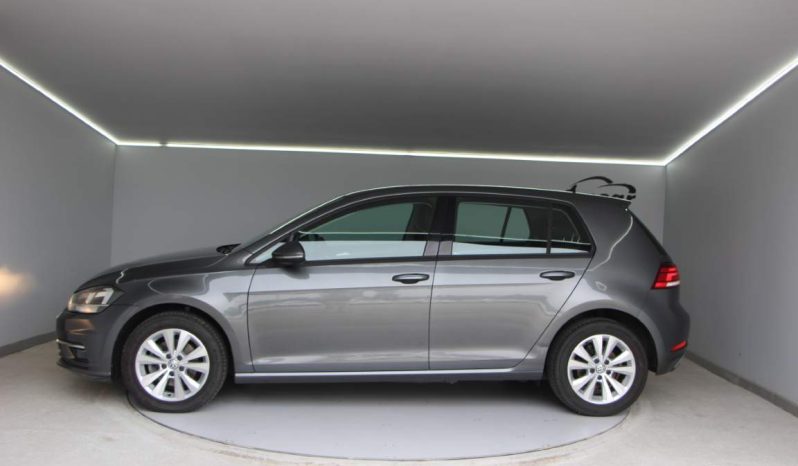 
								Volkswagen Golf full									