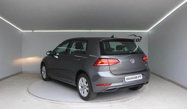 
								Volkswagen Golf full									