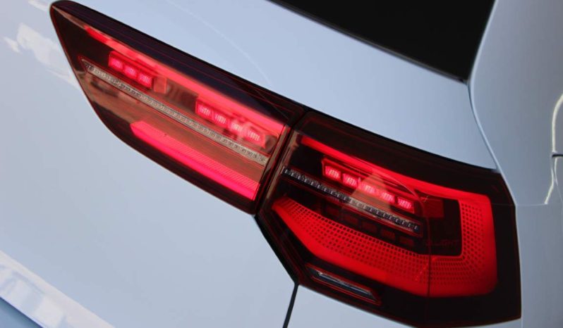 
								Volkswagen Golf GTE full									