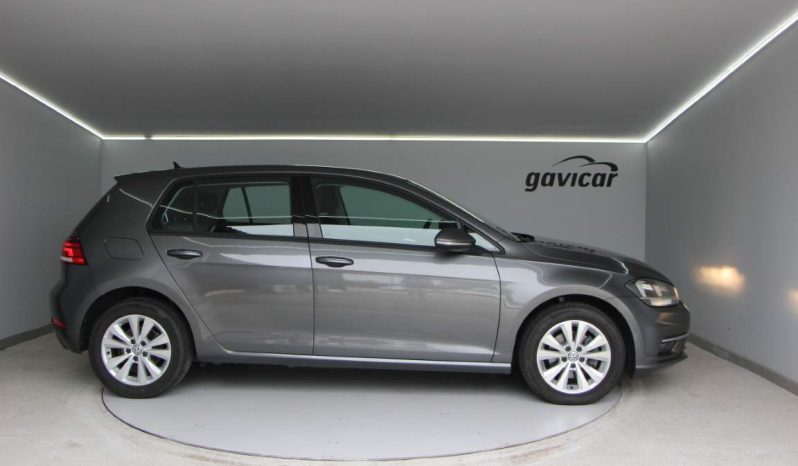 
								Volkswagen Golf full									
