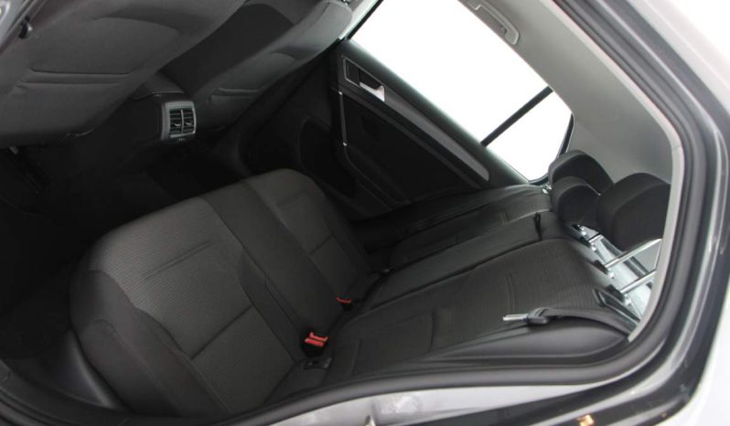 
								Volkswagen Golf full									