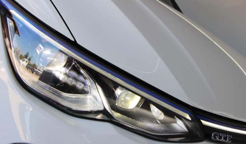 
								Volkswagen Golf GTE full									
