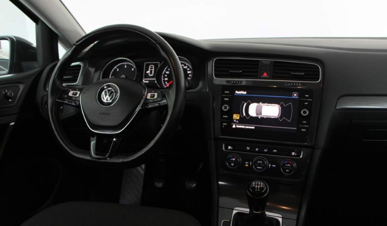 
								Volkswagen Golf full									