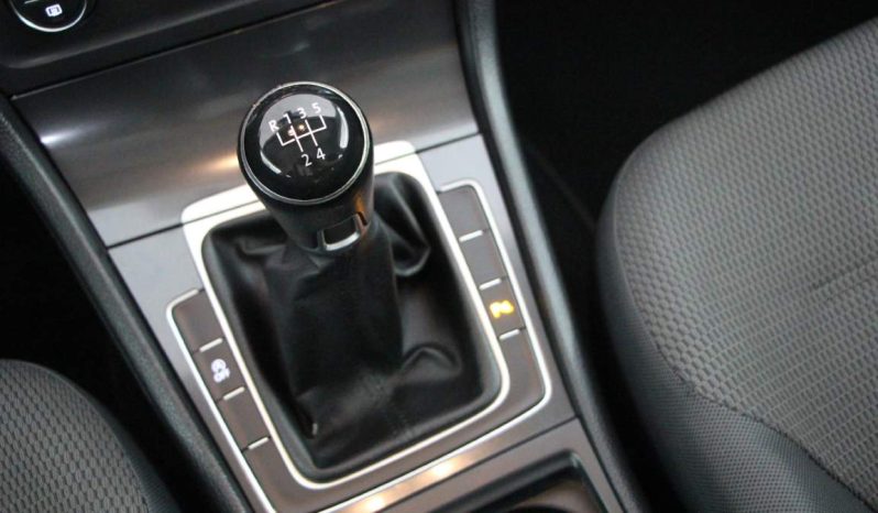 
								Volkswagen Golf full									