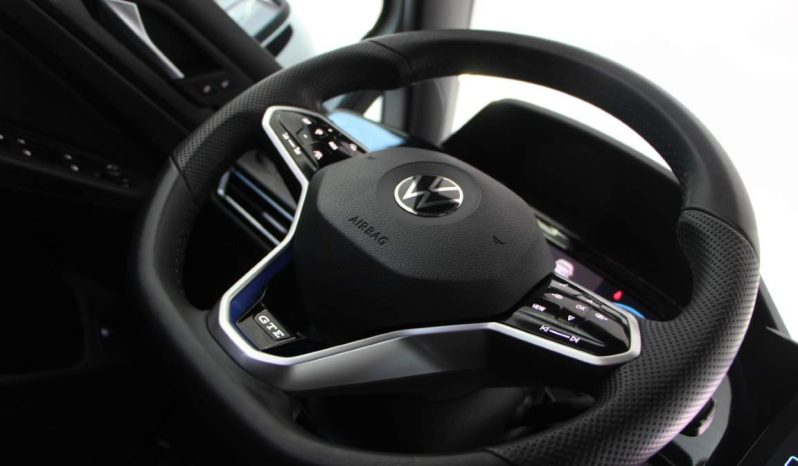 
								Volkswagen Golf GTE full									