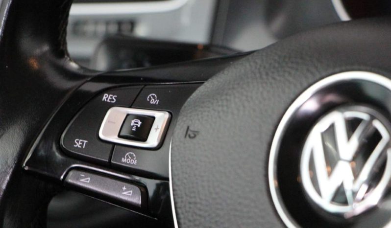 
								Volkswagen Golf full									