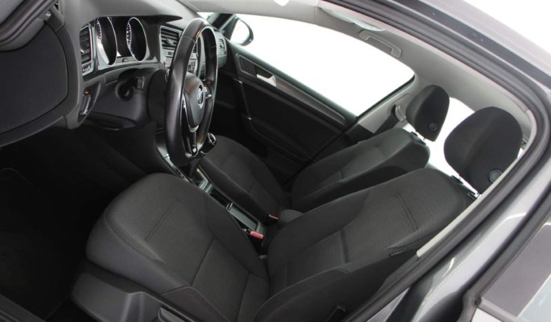 
								Volkswagen Golf full									