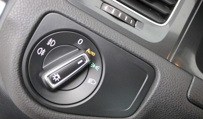 
								Volkswagen Golf full									
