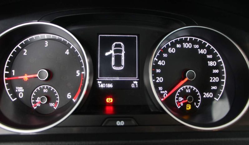 
								Volkswagen Golf full									