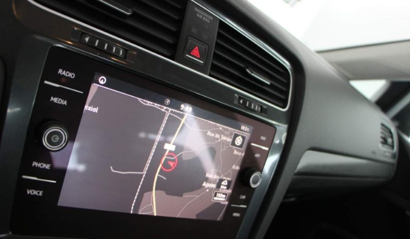 
								Volkswagen Golf full									