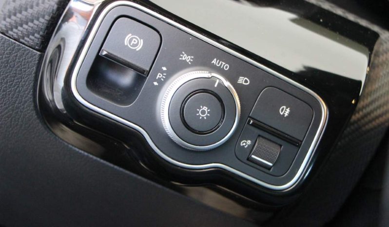 
								Mercedes-Benz CLA SB full									