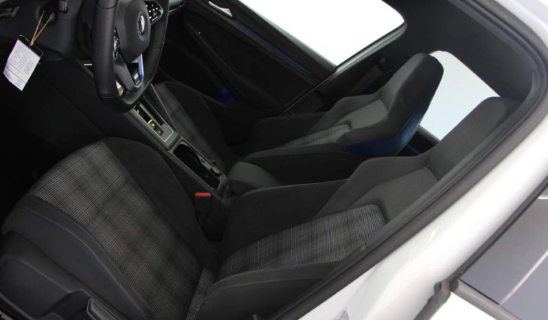 
								Volkswagen Golf GTE full									