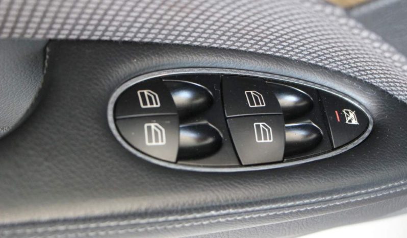 
								Mercedes-Benz E 220 CDi full									