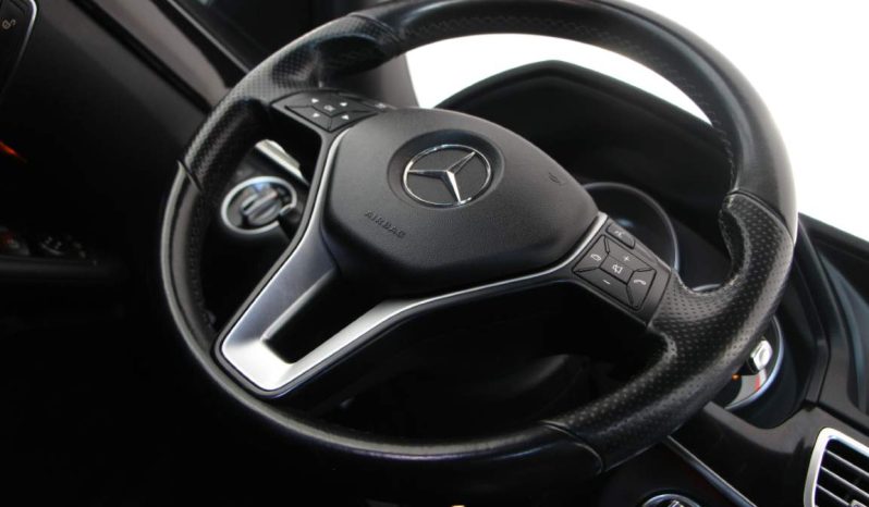 
								Mercedes-Benz E300 Hybrid full									