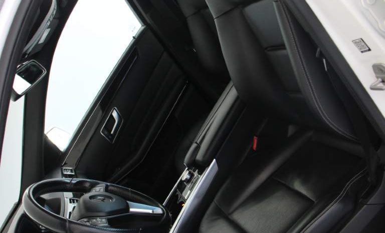 
								Mercedes-Benz E300 Hybrid full									