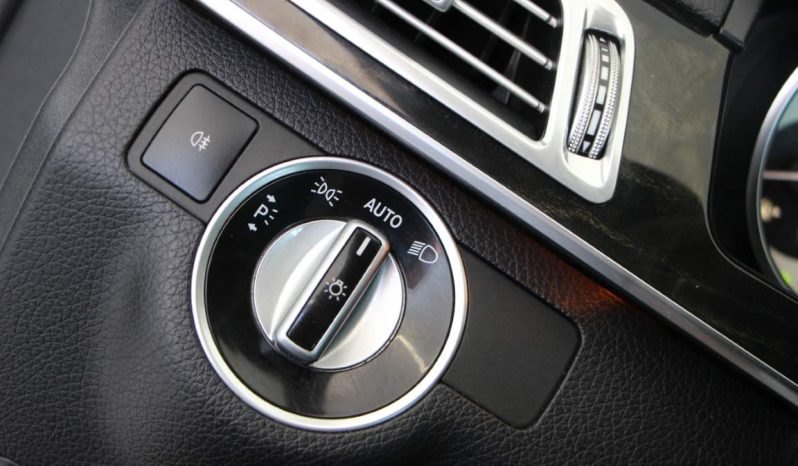 
								Mercedes-Benz E300 Hybrid full									