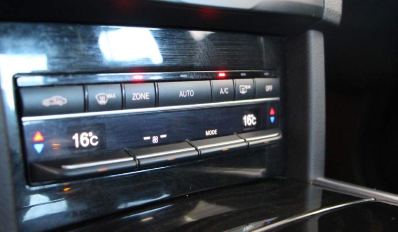 
								Mercedes-Benz E300 Hybrid full									
