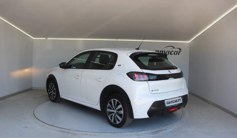 
								Peugeot e-208 full									