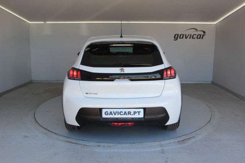 Peugeot e-208
