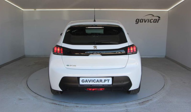 
								Peugeot e-208 full									