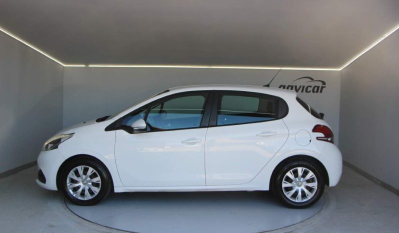
								Peugeot 208 full									