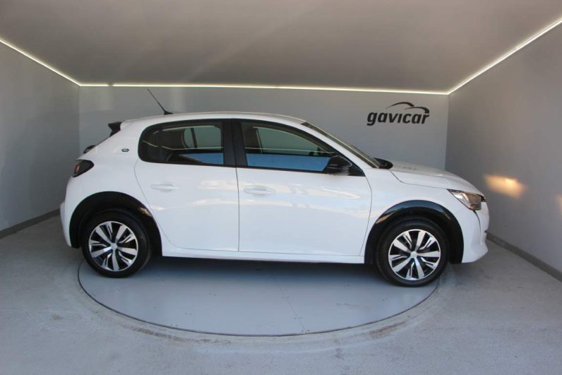 Peugeot e-208