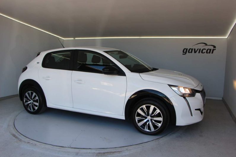 Peugeot e-208