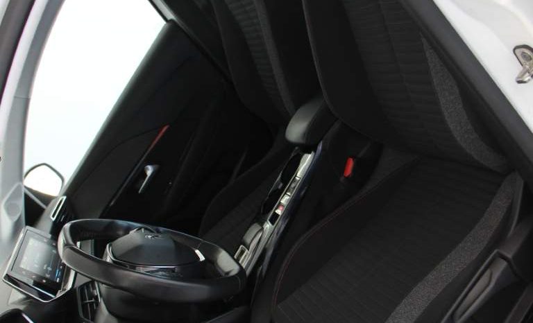 
								Peugeot e-208 full									