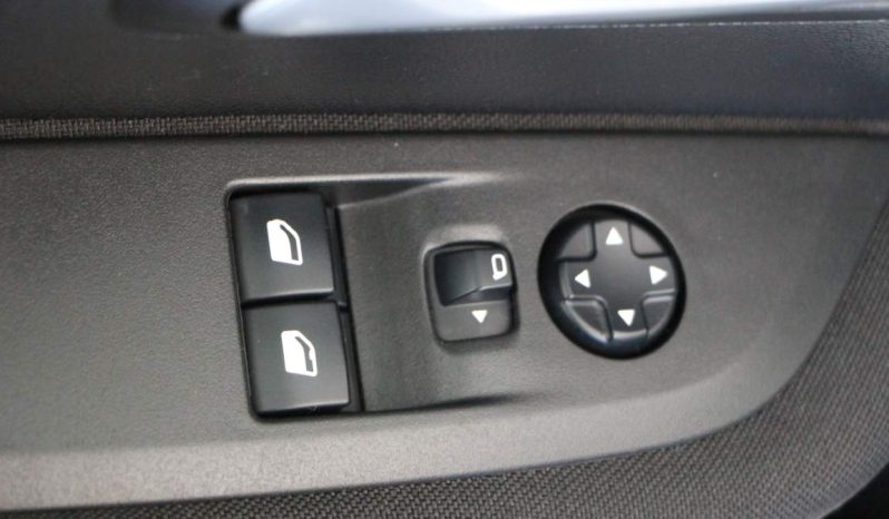 
								Peugeot e-208 full									