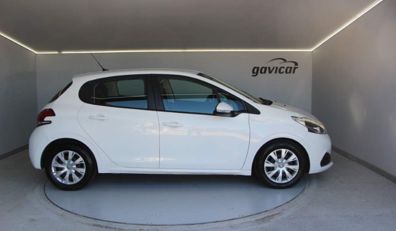 
								Peugeot 208 full									