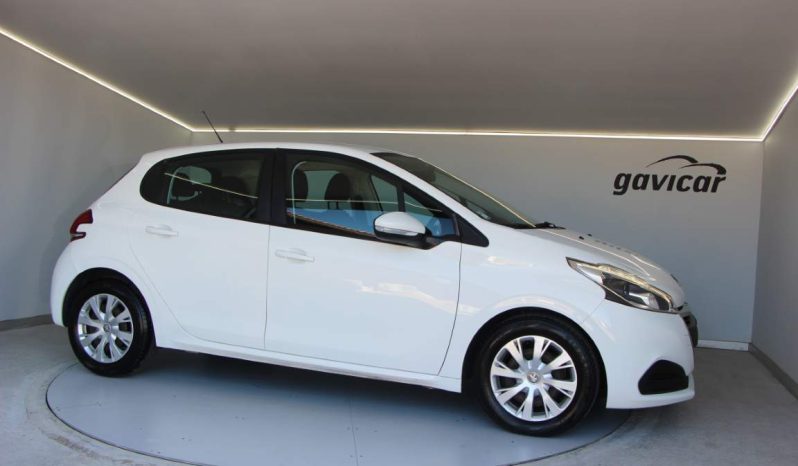 
								Peugeot 208 full									
