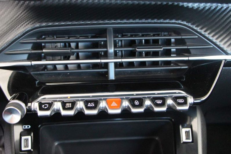 Peugeot e-208