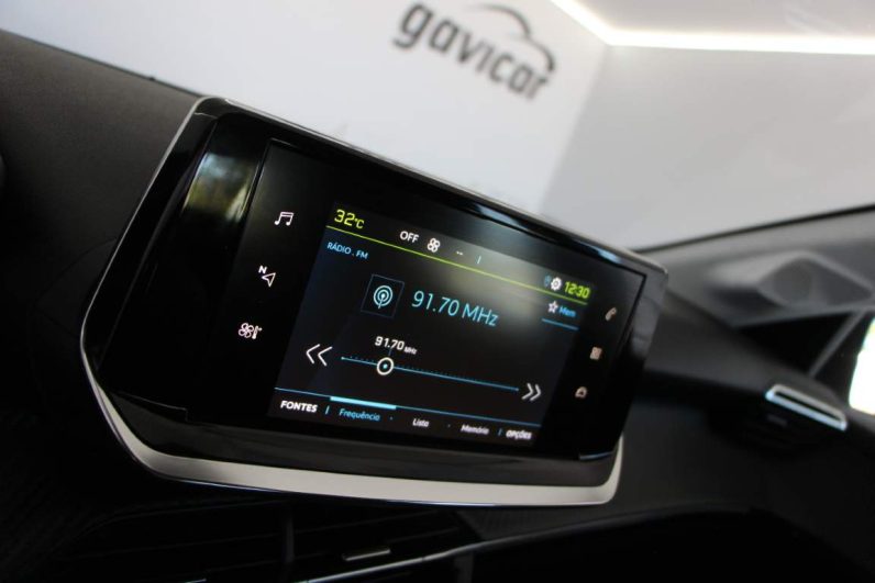 Peugeot e-208