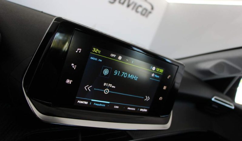 
								Peugeot e-208 full									