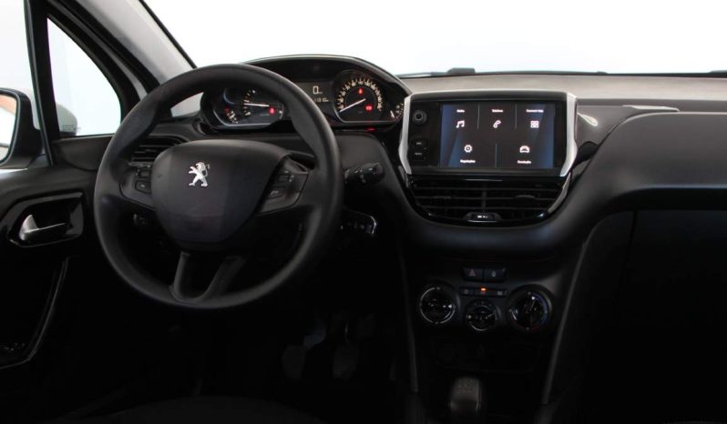 
								Peugeot 208 full									
