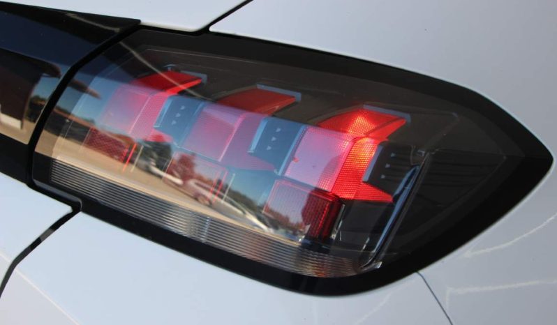 
								Peugeot e-208 full									