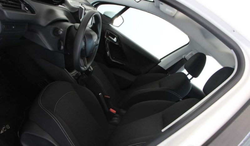 
								Peugeot 208 full									